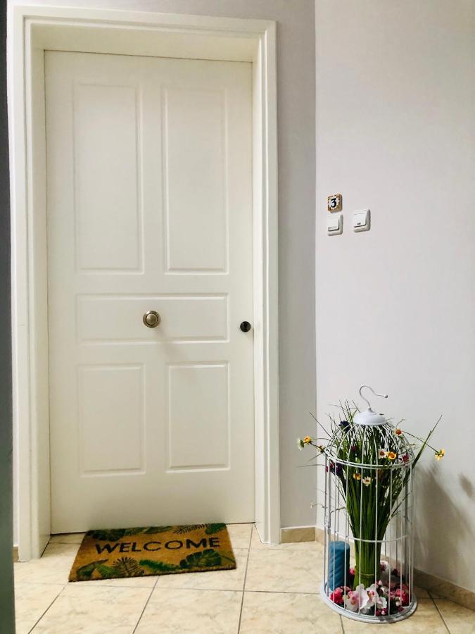 Lovely Apartments Патра Екстериор снимка
